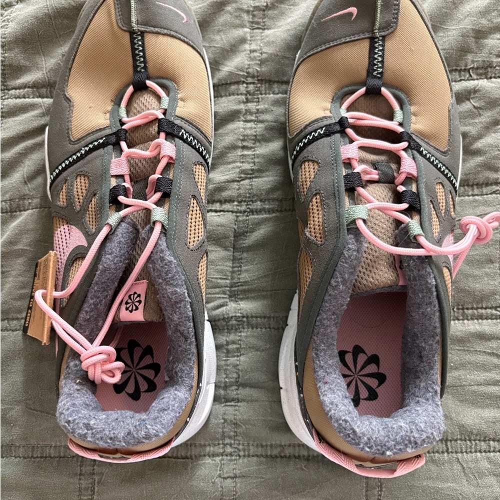 Nike Eco-Friendly Men’s Sneakers with Pink Laces